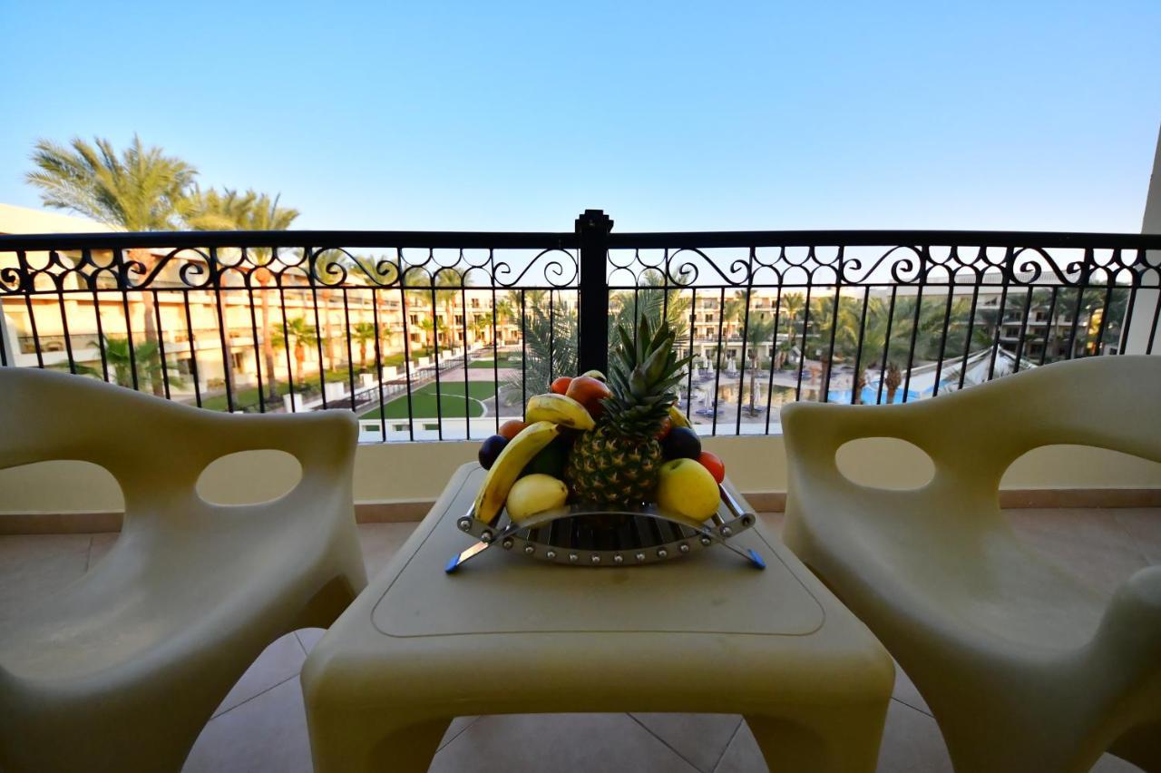 Xperience Kiroseiz Aquapark Premier-Naama Bay Hotell Sharm el-Sheikh Exteriör bild A balcony at a hotel