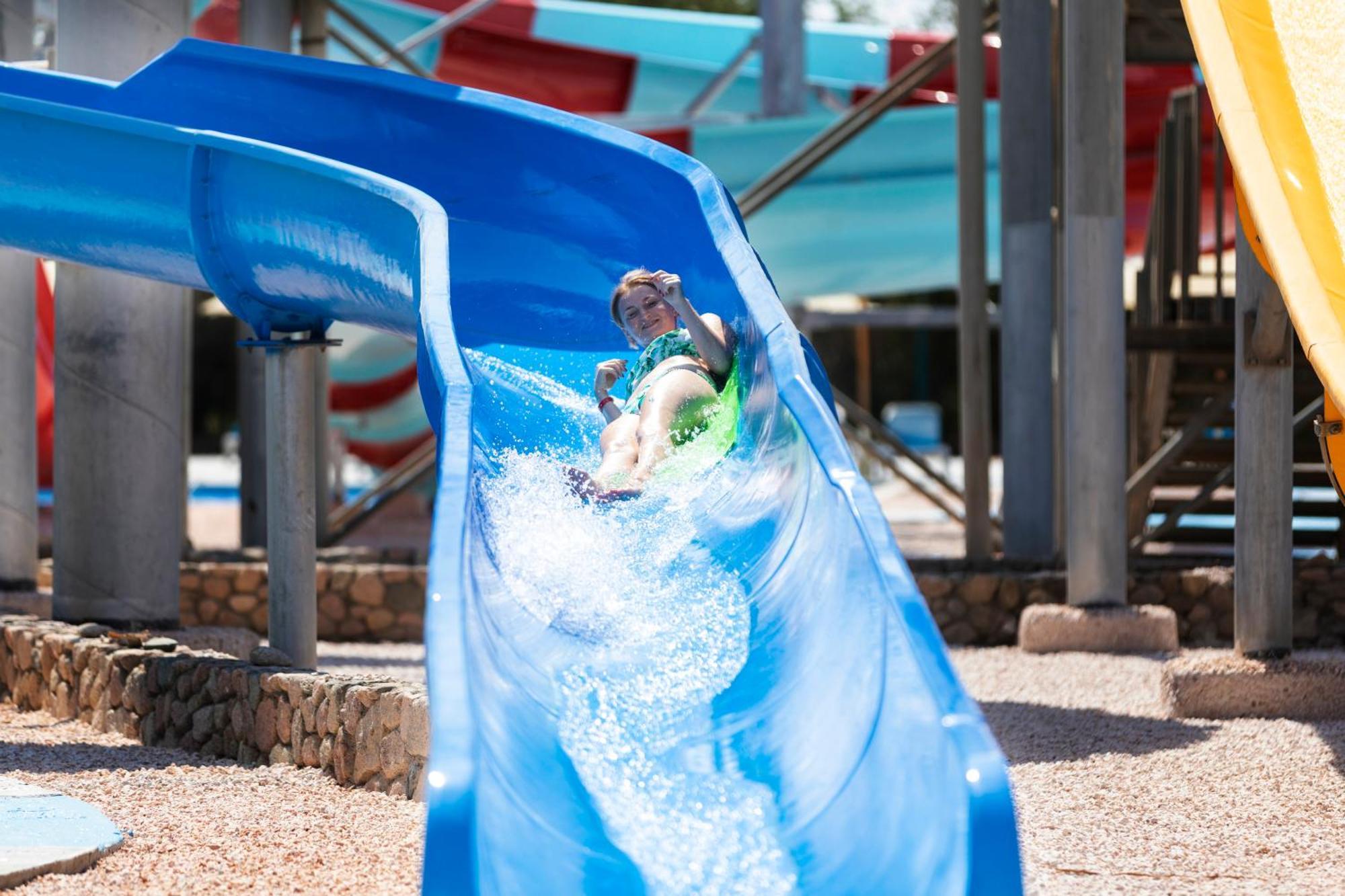 Xperience Kiroseiz Aquapark Premier-Naama Bay Hotell Sharm el-Sheikh Exteriör bild A child on a water slide